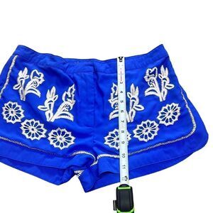 May & July Women’s Blue Embroidered Floral Shorts Size Large